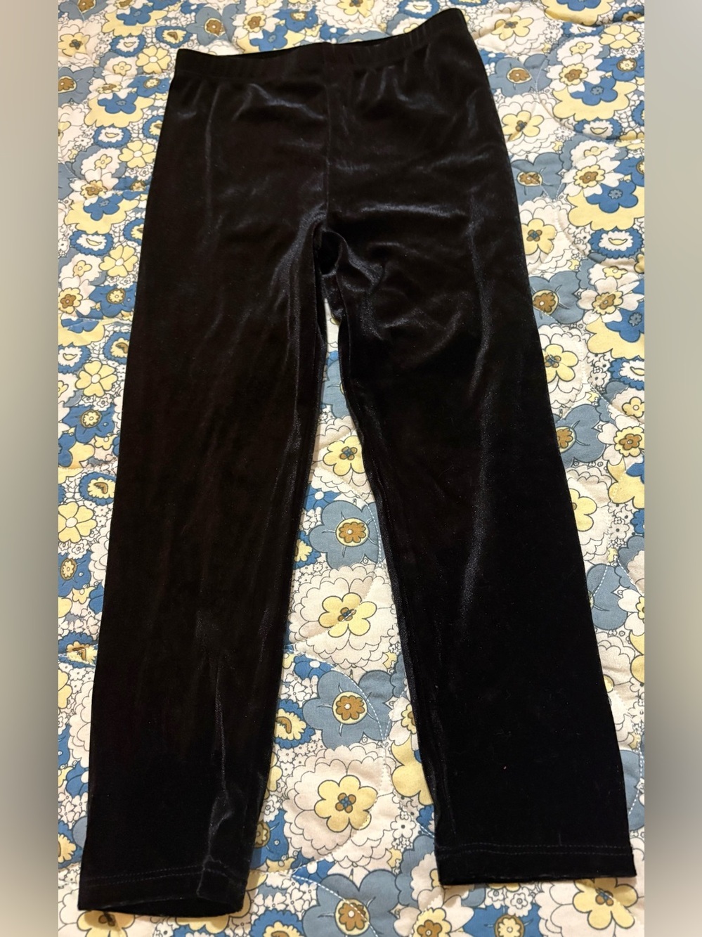 Lots of Love by Speechless girls size 4t black velvety leggings